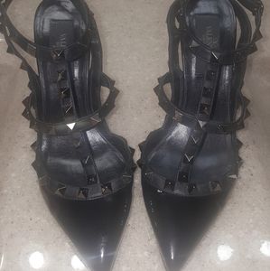🎉HP 🎉Valentino Garavani Nior Rockstud Heels